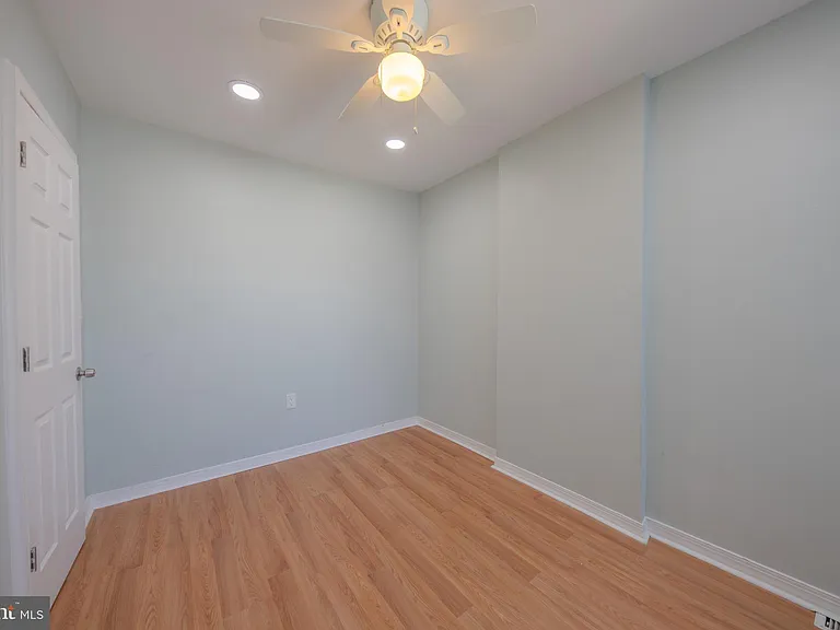 2059 E Ontario St — Photo 20