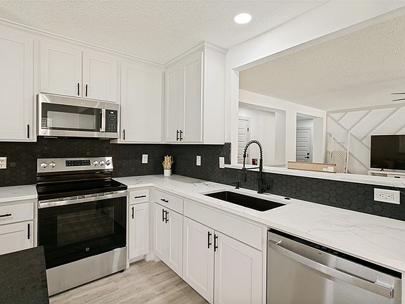 3rd image of 5960 McKaskle Dr