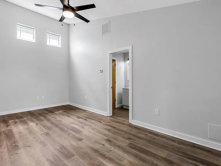 110 Moreland Ave SE #F — Photo 18