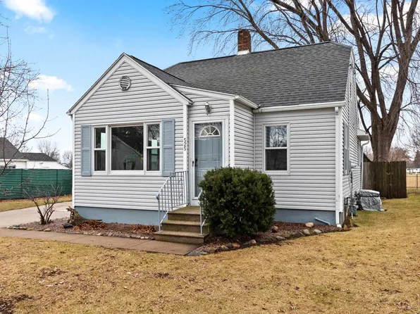 525 Dutton Ave, Green Bay, WI 54304