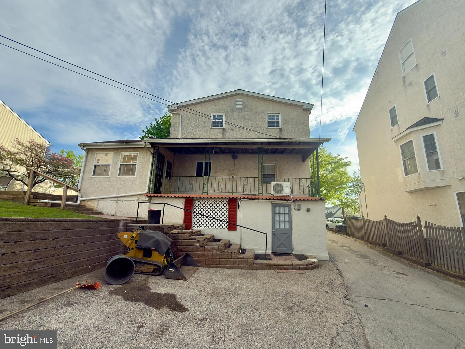 4 bed, 2.5 bath, 1988 sqft, $3,200 — Photo 3
