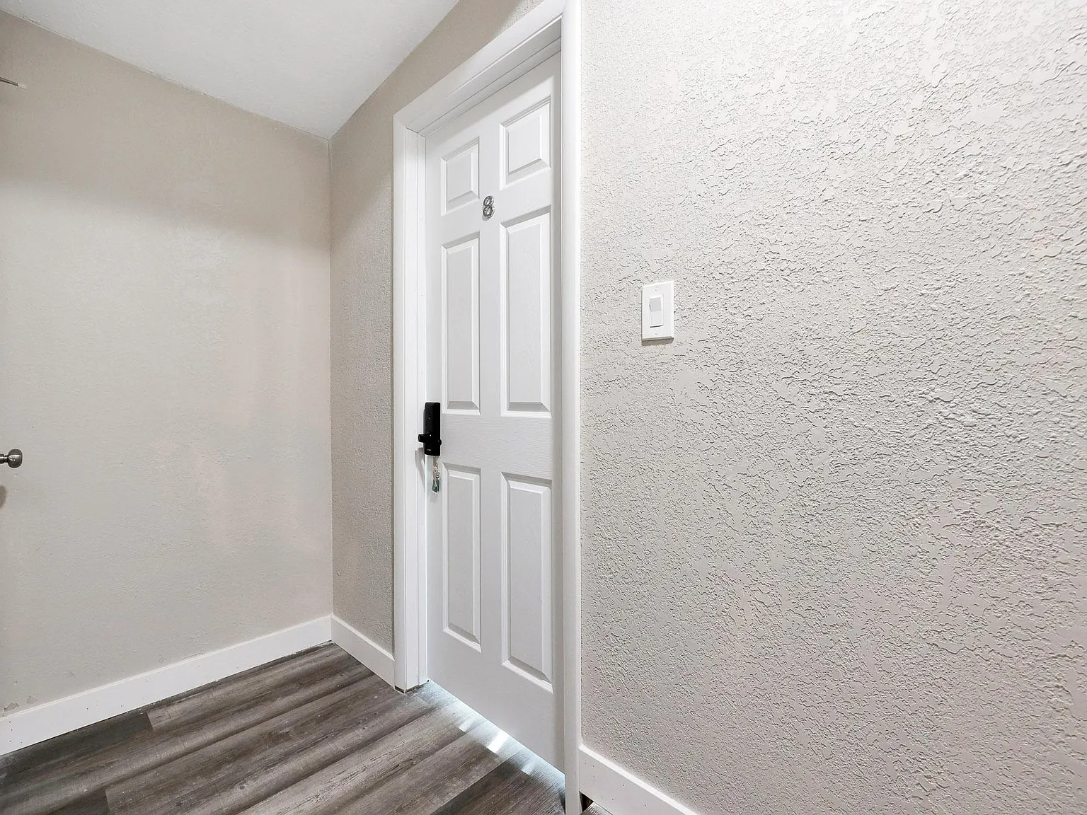 4 bed, 3.0 bath, 2100 sqft, $888 — Photo 4