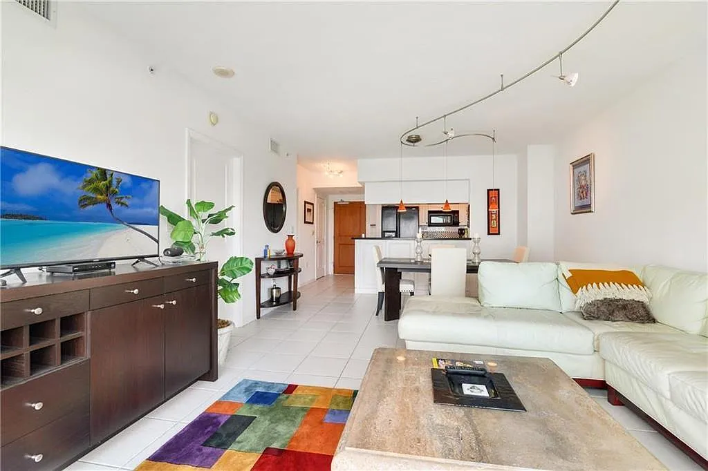 Watergarden Condo — Photo 3