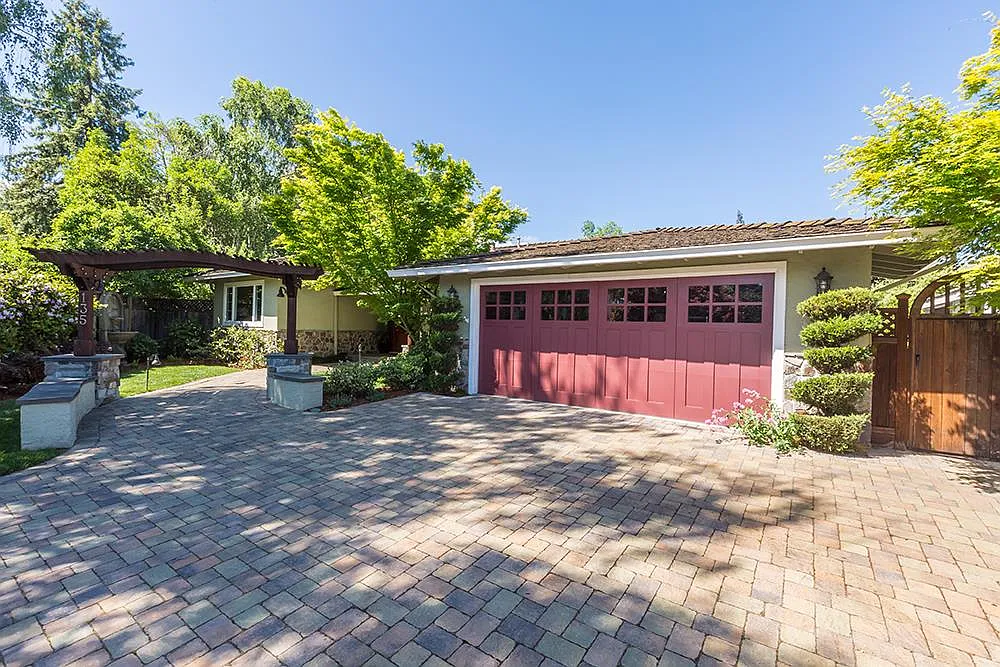 135 Preston Dr photo 1