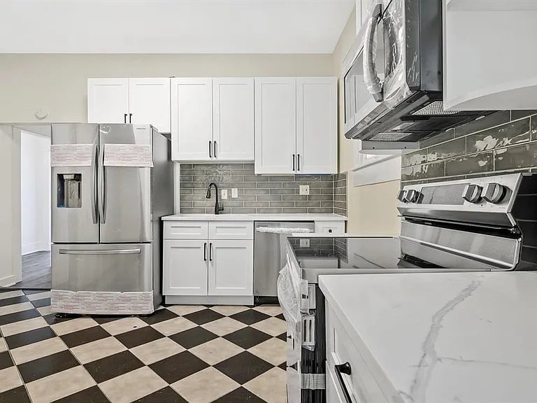 610 W 35th St #B — Photo 7