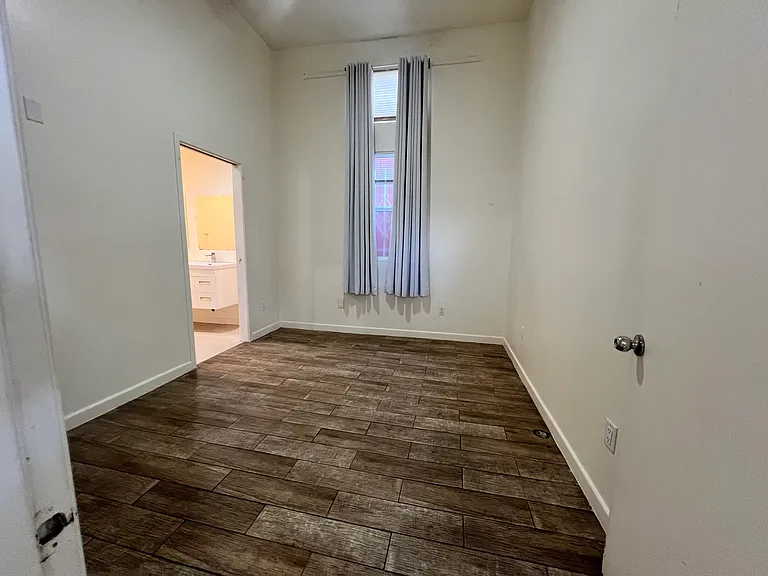 1245 W 2nd St — Photo 11