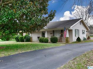 972 Cave Spring Rd, Owens Cross Roads, AL 35763