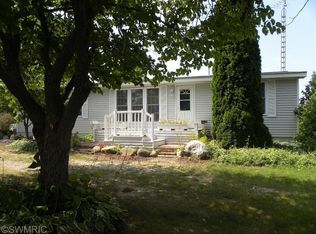 660 N County Line Rd, Watervliet, MI 49098