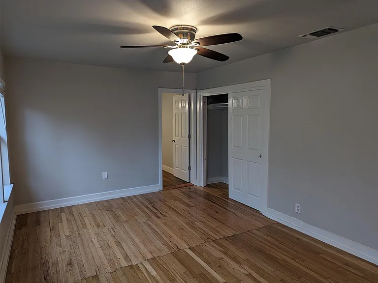 4526 Avenue H — Photo 12