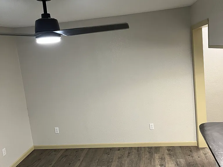 202 E Oklahoma Ave #8 — Photo 3
