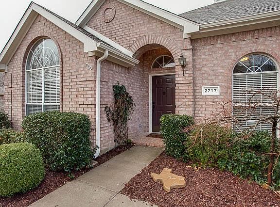 3rd image of 2717 Meadow Green Dr
