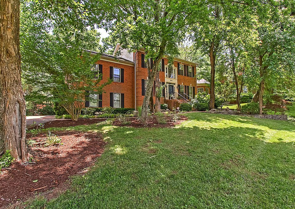 WELCOME TO 1572 WOODBURY CT