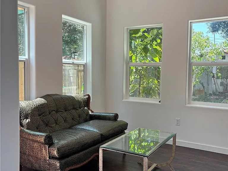 1802 N Raymond Ave — Photo 23