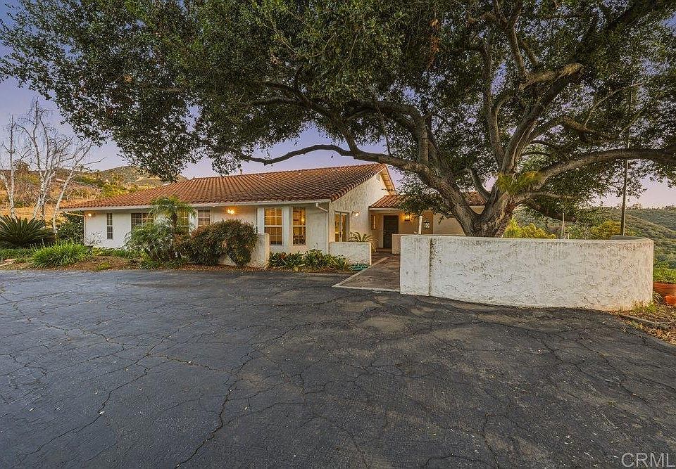 1st image of 2073 Willow Glen Rd