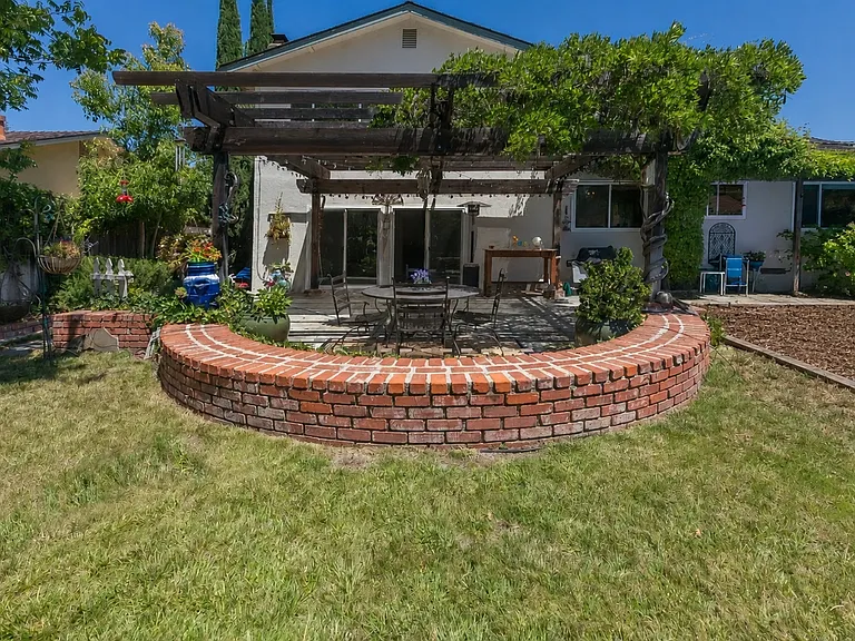6677 Mount Forest Dr — Photo 22