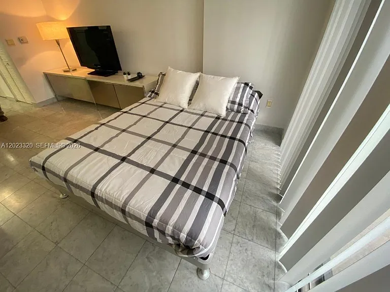 540 Brickell Key Dr #913 — Photo 5