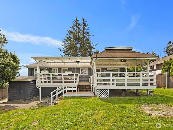2nd image of 826 S 200th Street