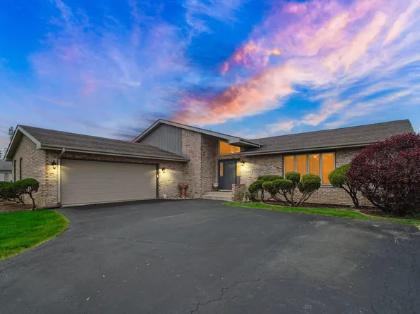 8466 Christopher Dr, Saint John, IN 46373