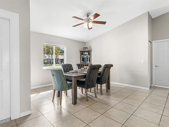 5th image of 9661 Carousel Circle