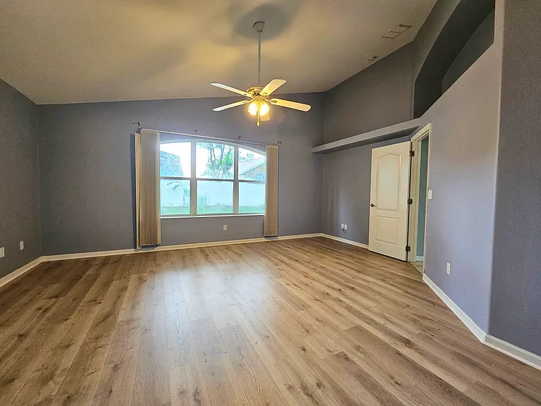 15230 Markham Dr — Photo 9