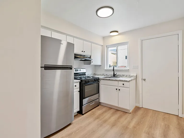 321 Taylor St — Photo 10