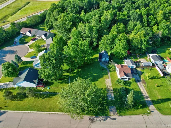 1226 Harding Dr, Flint, MI 48507