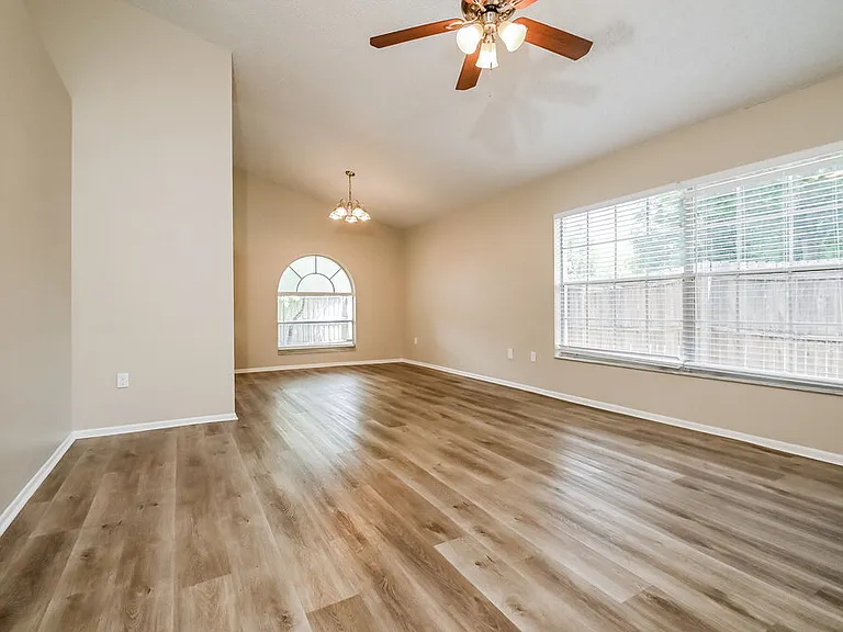 1336 Mohrlake Dr — Photo 4
