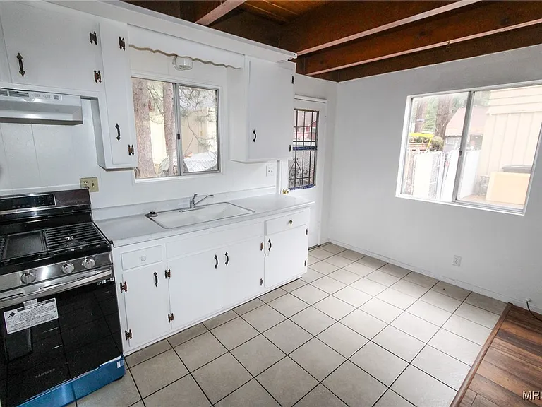436 W Mojave Blvd — Photo 6