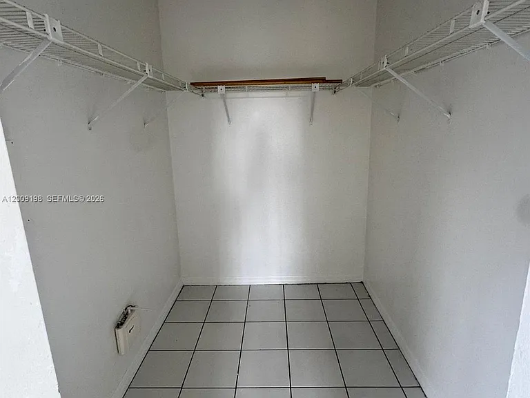 21215 NE 9th Ct #4 — Photo 6