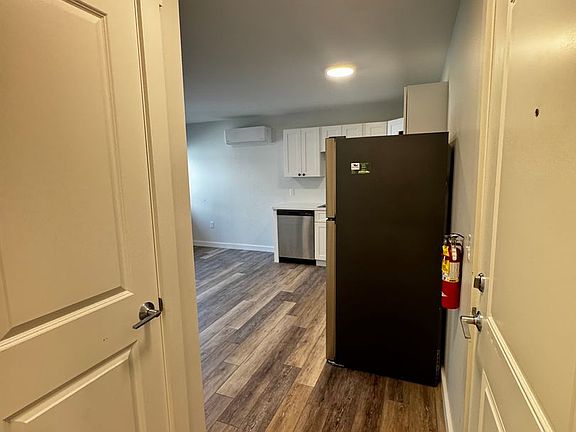 4th image of 201 Bridge St #205