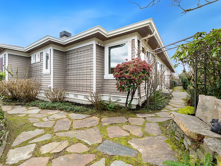 9676 Evergreen Dr NE — Photo 35