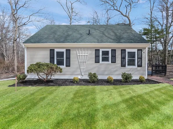 8 Shallow Pond Ln, East Falmouth, MA 02536