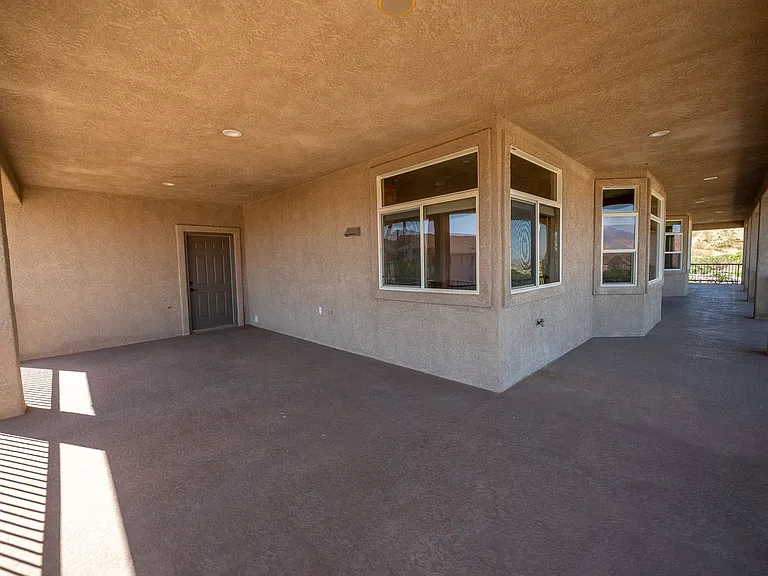 2541 W Spilsbury Ct — Photo 59