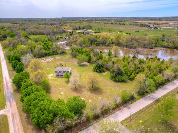 8955 N 54th St W, Porter, OK 74454