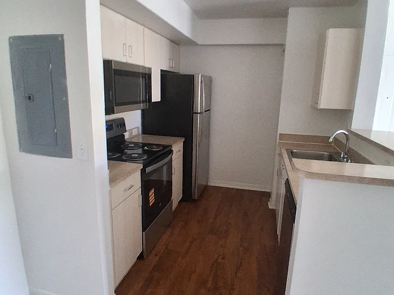 11165 SW 6th St #305 — Photo 3