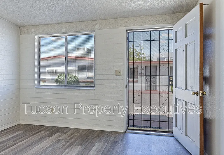 4246 E Pima St #D — Photo 12