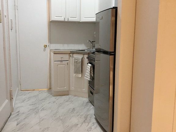 4th image of 224 E 27th St APT 1D