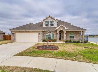 401 Hummingbird Trl, Crowley, TX 76036