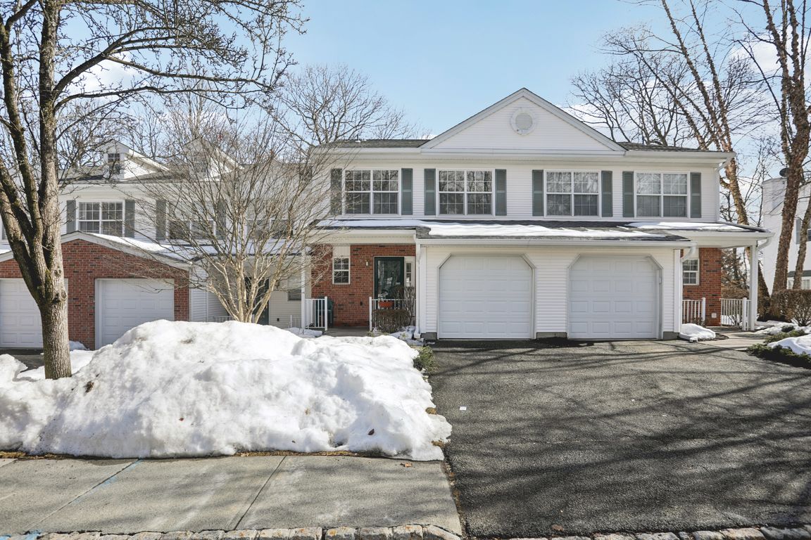 Maple Ln-S2202-001.jpg