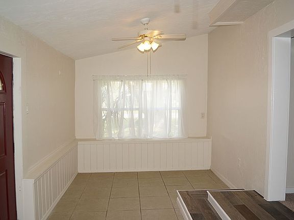 4th image of 821 N New Hampshire Ave
