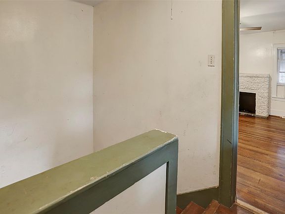 3rd image of 607 W Pierce St