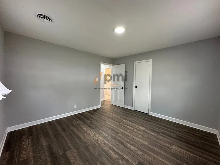 2015 Central Dr — Photo 17