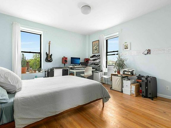 4th image of 910 Park Pl APT 5B