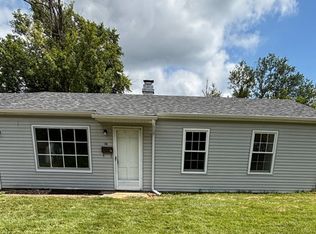 16 Westwood Dr, Cahokia, IL