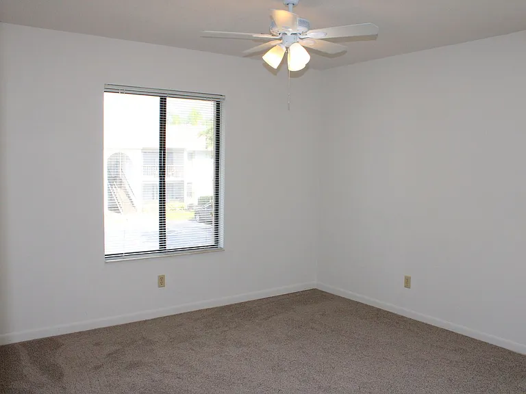 952 Courtyard Ln #12 — Photo 25