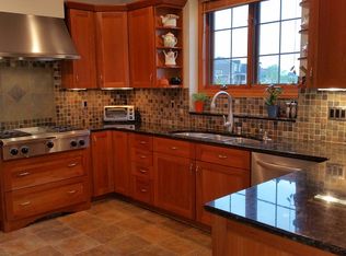 10041 50th Ct, Pleasant Prairie, WI 53158