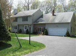 32 Robin Hill Ln, Hamden, CT 06518