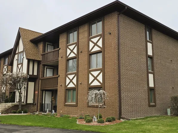 10561 Palos Pl #1D, Palos Hills, IL 60465