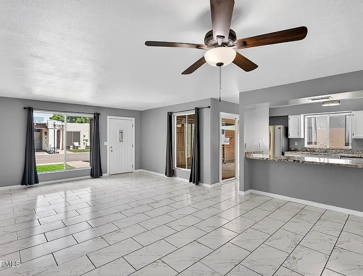 3 bed, 1326 sqft, $2,100 — Photo 4