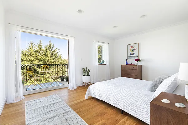 Sold by Compass | media 5